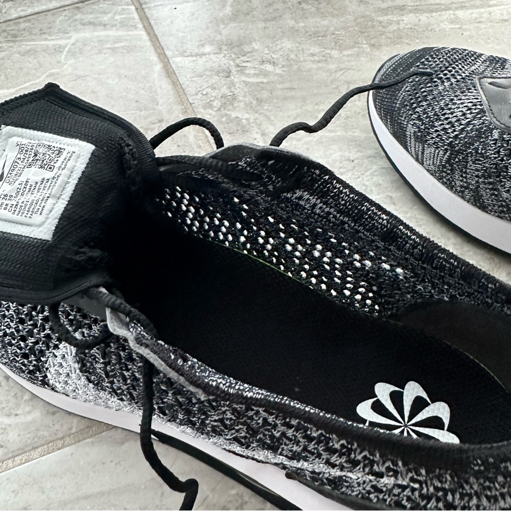 Nike Air Max Flyknit Racer Running Sneakers Black Grey Sz 9 - Picture 8 of 15